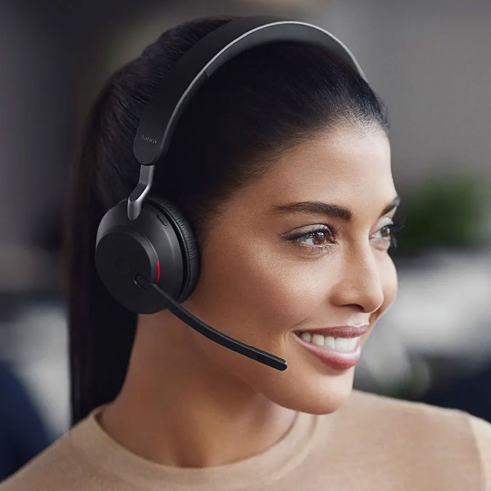 Meet Jabra’s hybrid- working devices